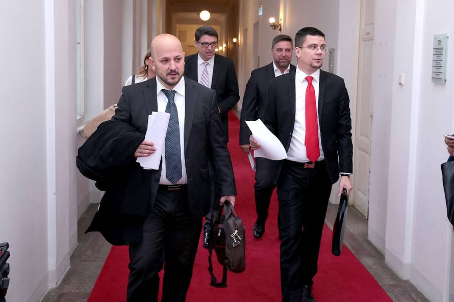 Završila sjednica: Prihvatili su četiri zakona i sugestije oporbe