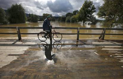 Poplave u regiji: U Sloveniji u bujici poginula tinejdžerica (17)