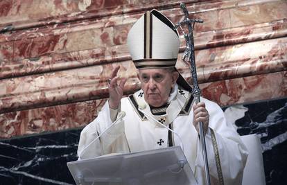 Papa  Franjo dekretom službeno dopustio ženama dijeliti pričest, ministrirati, čitati na liturgijama