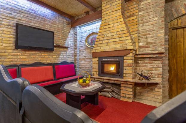 FOTO Vile na moru koštaju po nekoliko milijuna, a u Baranji za pola milijuna € dobijete hotel!