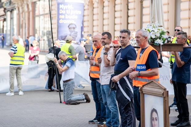 Zagreb: Javna okupljanja „Molitva krunice“ i „Ustani za slobodu“ istovremeno na Trgu