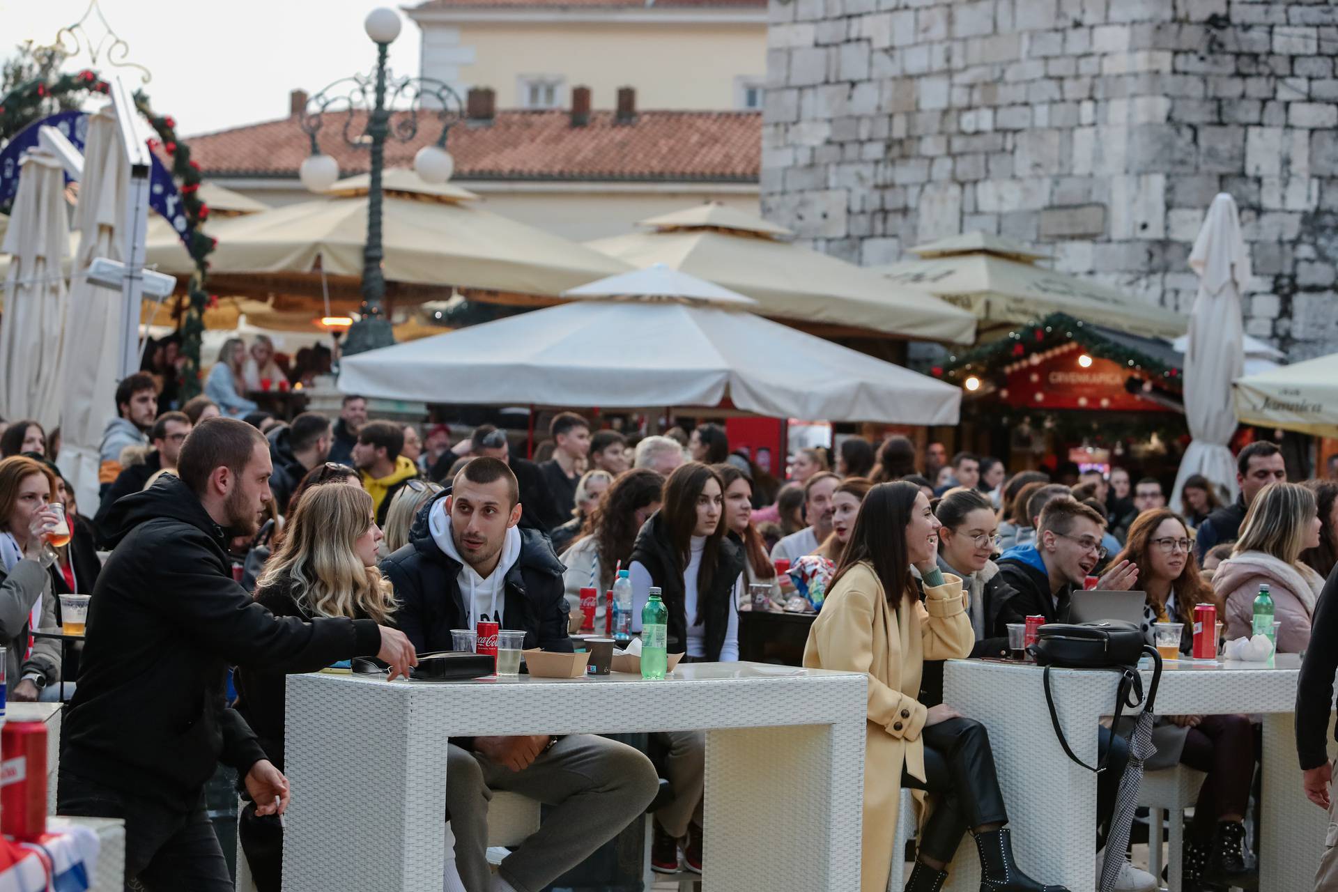 Zadar: Najvijači prate utakmicu između Hrvatske i Japana