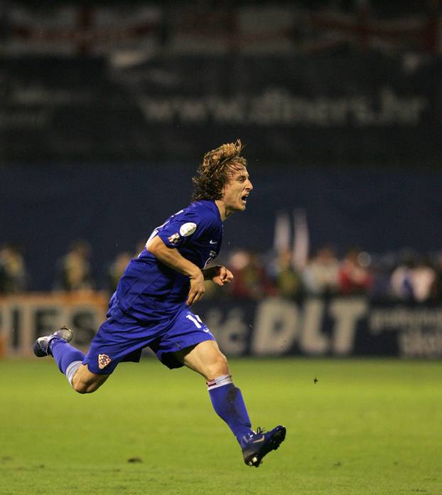 ARHIVA - 2006. Zagreb: Vatreni i "maksimirska krtica" srušili su Englesku 