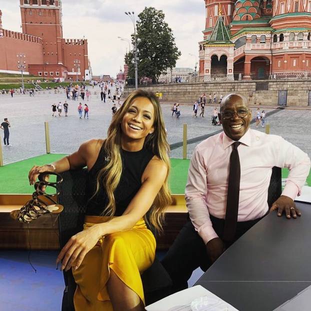 FOTO Incident u studiju Lige prvaka: Voditeljici pukla uska haljina, Henryju su 'bježale oči'