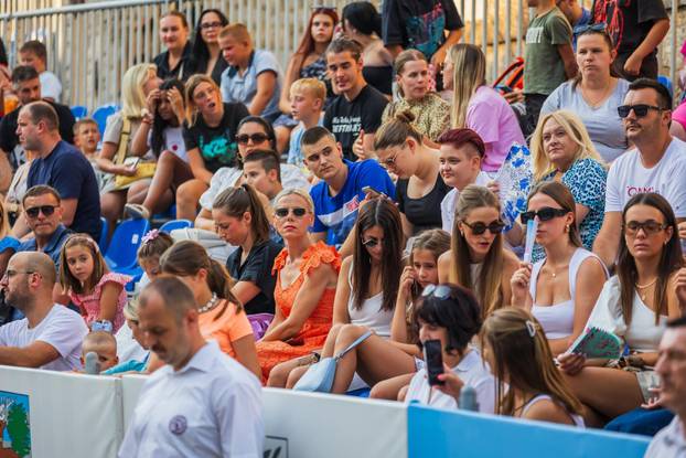 Sinj  - Odrzana  Bara Prva trka 309 Sinjske Alke. 