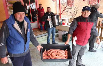 Vincelovu u čast: Vinari su napravili čak 20 kg kobasica