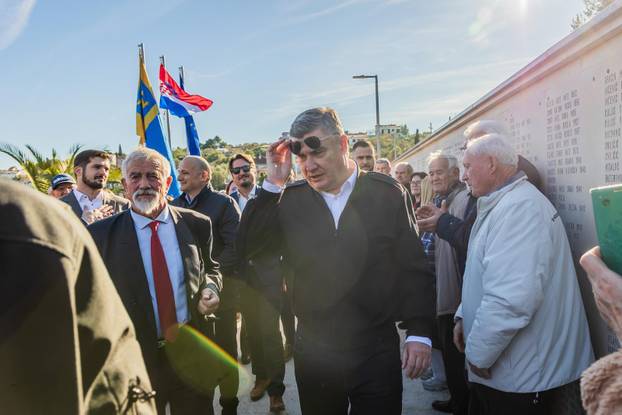 Drvenik Veli: Predsjednik Zoran Milanović položio je vjenac na spomen obilježju “Majka Domovina”