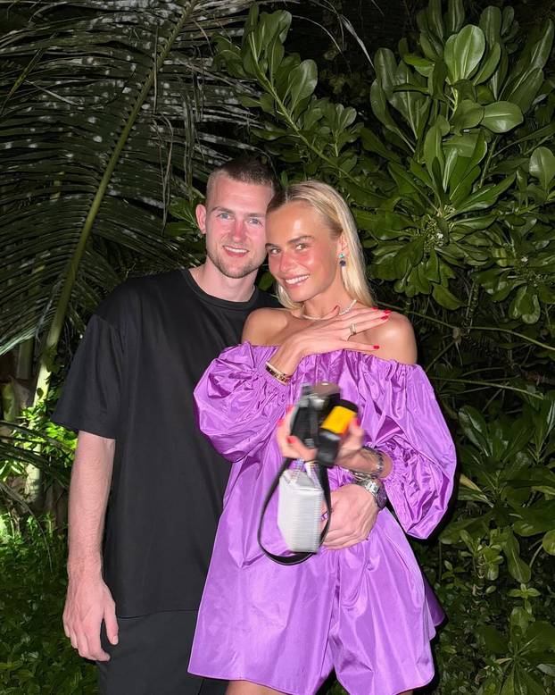 FOTO Slavni nogometaš ostavio suprugu zbog čudnih sklonosti