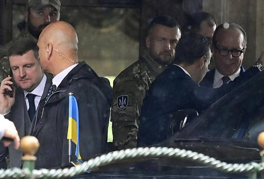 Trumpa i Putina čuva elita. Moraju biti visoki dva metra i čiste kože - zabranjene tetovaže