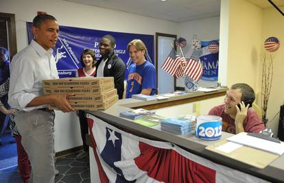 Obama je počastio volontere, sam im je dostavio velike pizze