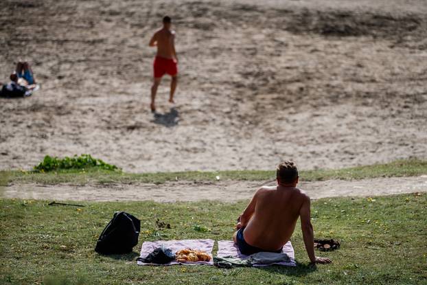 Bablje ljeto na splitskim Bačvicama