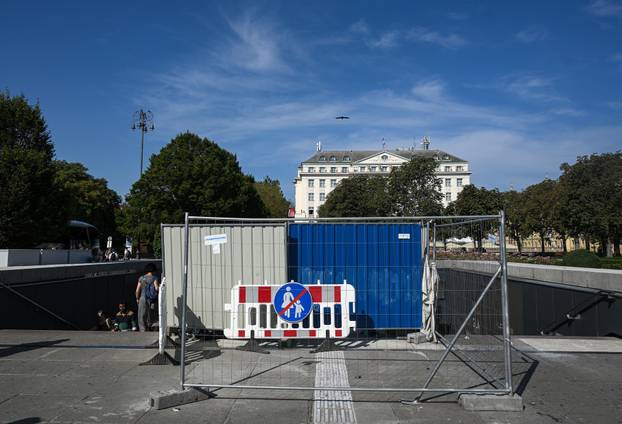 Zagreb:  Pokretne stepenice na ulazu u Importanne centar uskoro bi trebale biti u pogonu 