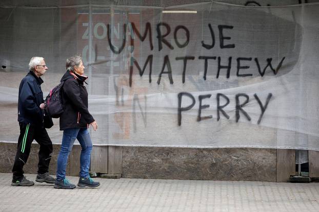 Zagreb: "Svježi" grafit na početku Jurišićeve o smrti Matthewa Perryja