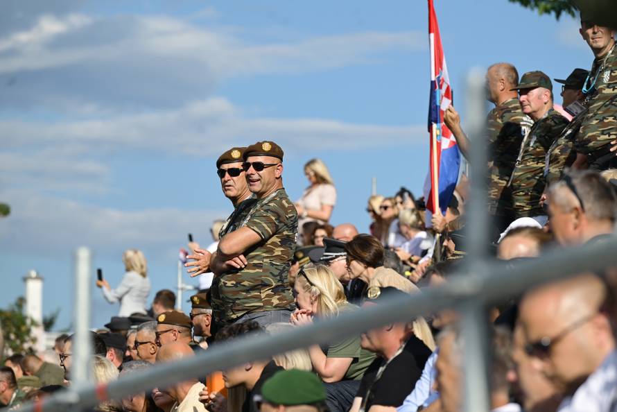 Zagreb: Svečani vojni mimohod u povodu 30 godina VRO Oluja