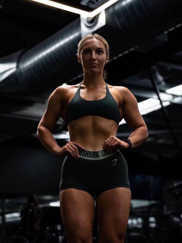 Ona diktira pravila u fitnessu - pa pogledajte samo te noge!