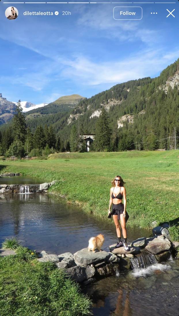 FOTO Zgodna Diletta se ne skida samo na plaži! Bujne grudi sada je pokazala i u planinama...