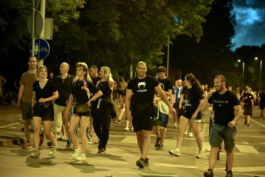 Zagreb: Završio je koncert Marka Perkovića Thompsona, kolone ljudi idu s hipodroma