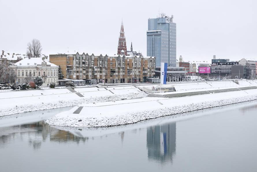 Snježni pokrivač je zabijelio je Osijek