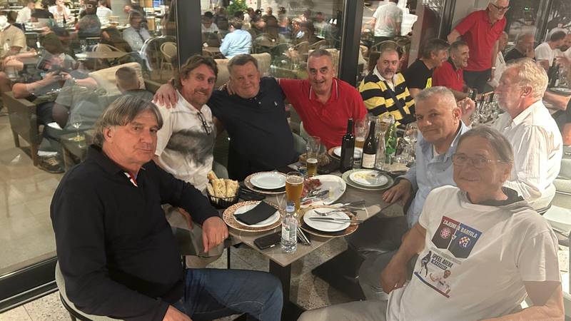 Legende Hajduka i Dinama u Makarskoj: Bokšić se susreo s prvim cimerom i asistentom... 15 whatsapp image 2025 05 03 at 00 57 23 2