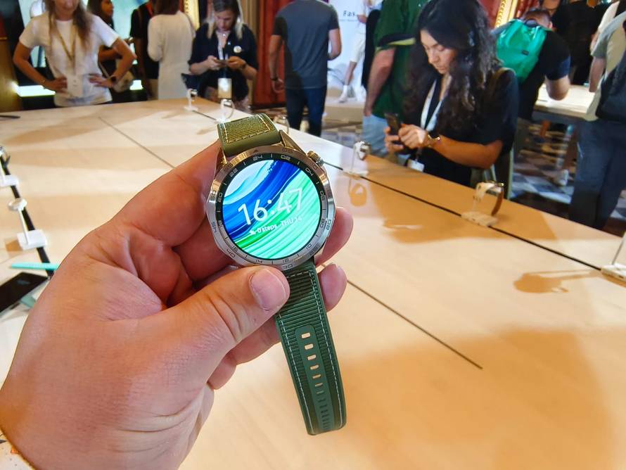 Huawei Watch GT4 sat uz više stila i dalje 'drži' dva tjedna, a sada sluša i kako dišete u snu