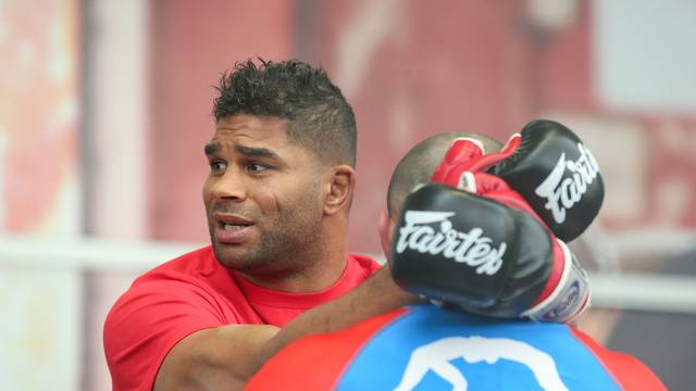 Zagreb:  MMA borac Alistair Overeem odrÅ¾ao pokazni trening i druÅ¾io se s navijaÄima