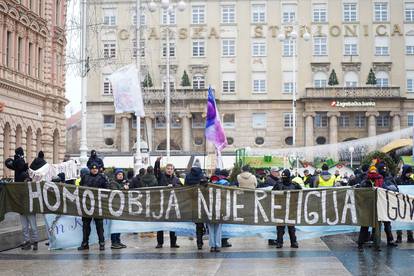 Pogledajte fotografije: Molitelji opet na trgovima diljem zemlje, u Zagrebu došlo do naguravanja