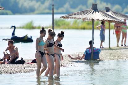 Spas od toplinskog vala: Plaže su jučer bile krcate kupačima!