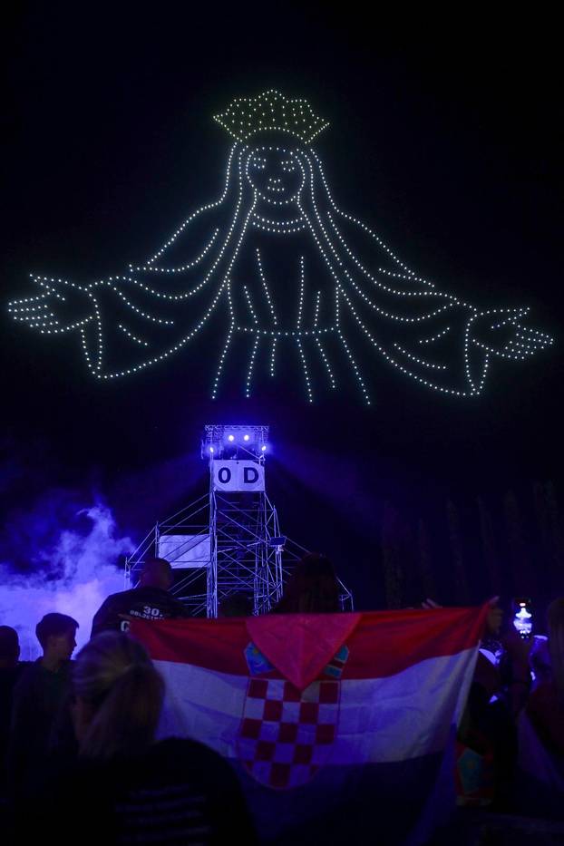 Sinj: Scenografija dronovima na koncertu Marka Perkovića Thompsona