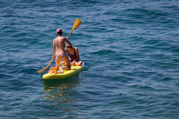 Zadar: Velik brok kupača na zadarskim plažama