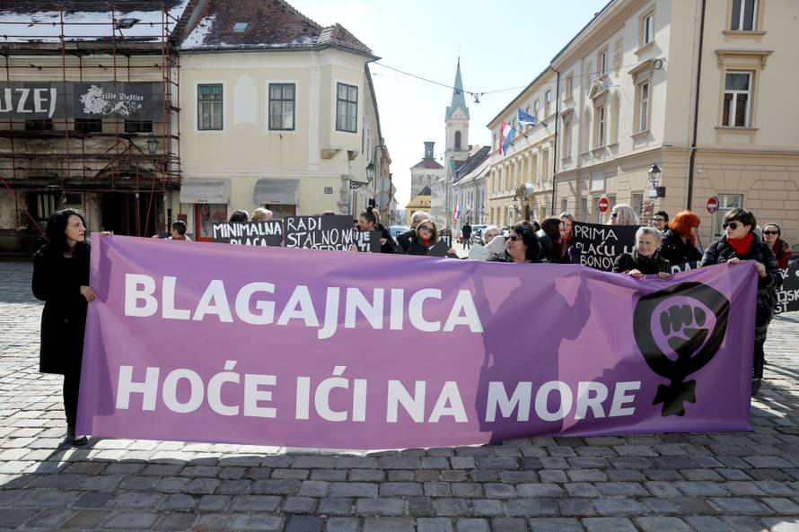 Prosvjed žena pred Vladom: Predale Plenkoviću zahtjeve