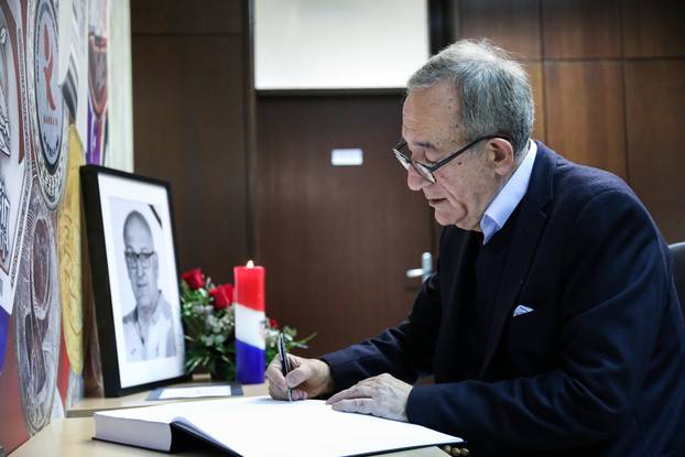 Zagreb: Hrvatski rukometni savez otvorio Knjigu žalosti za preminulog Zlatka Saračevića