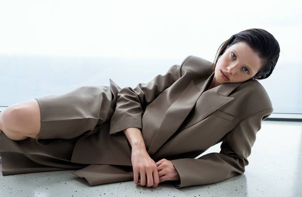 Lei Lou kolekcija: Promišljena forma i suvremena ženstvenost