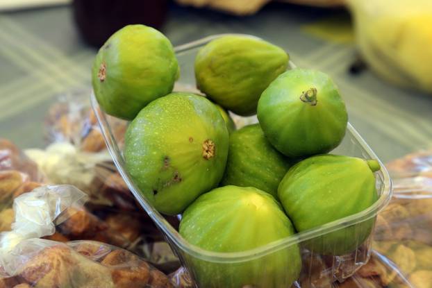 Šibenik: Na tržnicu stigle smokve po cijeni od 4-6 eura po kilogramu