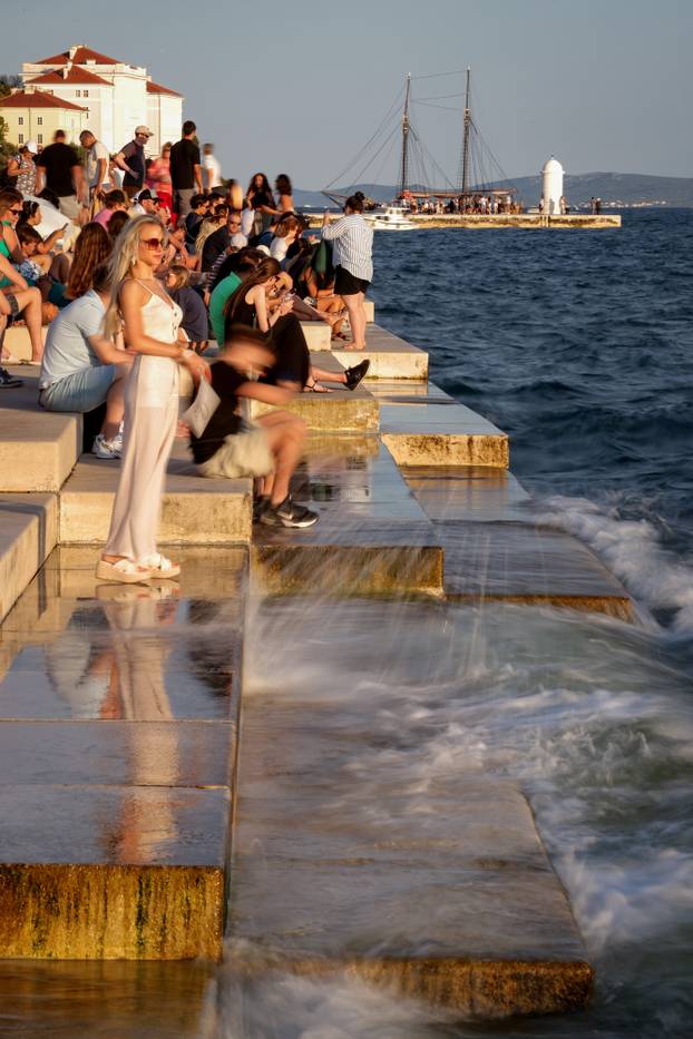Zadar: Turisti uživaju u šetnji gradom
