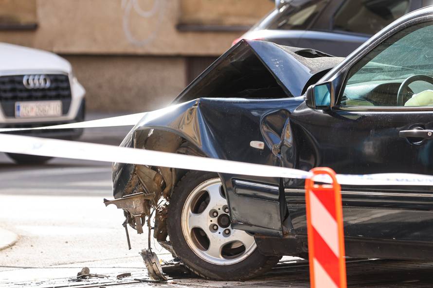 Zagreb: Na križanju Ilice i Ulice Ivana Cankara sudarili su se osobno i policijsko vozilo