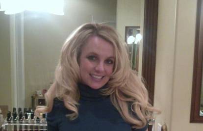 Britney pokazuje zaručnički prsten: Ne skidam oči s njega