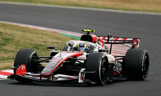 VIDEO Stra&scaron;an trenutak na utrci F1: Voza&ccaron; se sa 300 km/h zabio u zid i iza&scaron;ao iz bolida &scaron;epaju&cacute;i