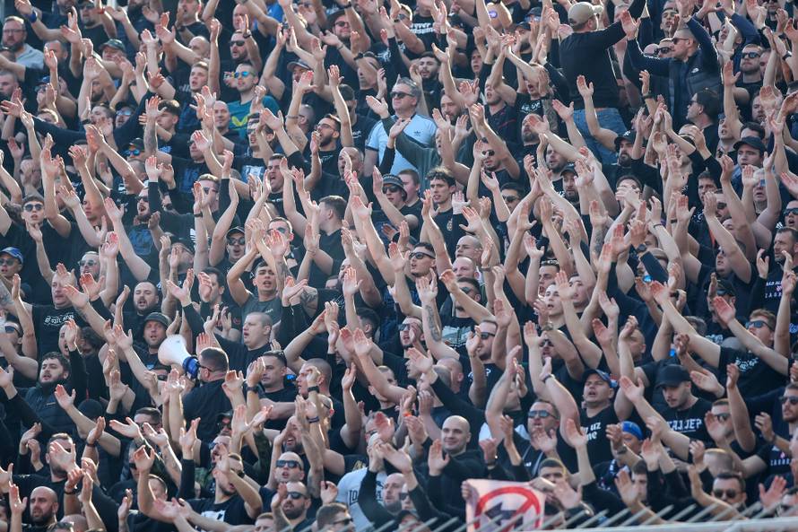 Split: Navijači na tribinama prate utakmicu Hajduk - Dinamo 