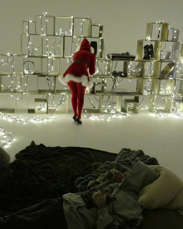 FOTO Kardashianke ovogodišnji Božić provele pomalo neobično za njih: Pogledajte što su radile