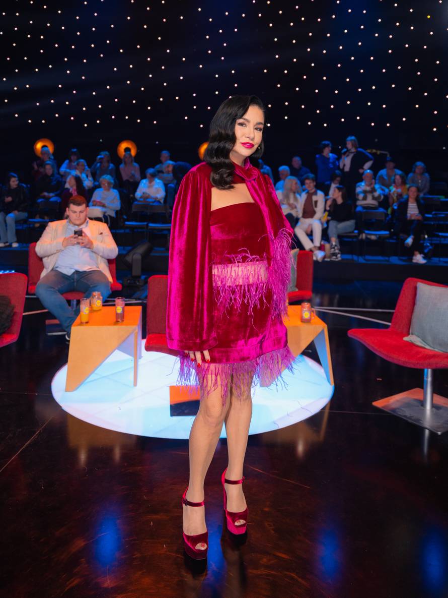 Alka Vuica objavila novi plakat za kampanju pa šokirala: 'Je li ovo Grubnić fotošopirao lice?'