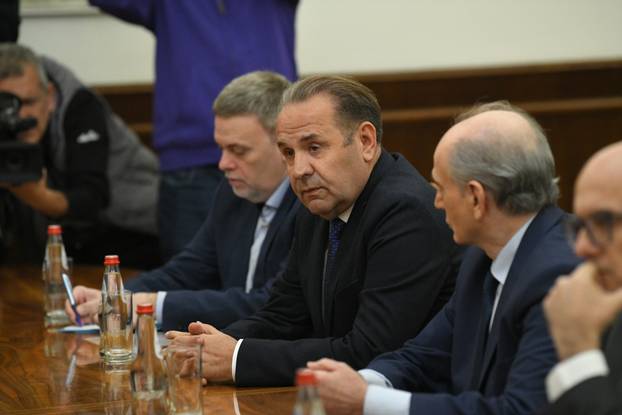 Beograd: Vu&ccaron;i&cacute; zapo&ccaron;eo konzultacije o mandataru za sastav nove Vlade, predstavnici izborne liste "Aleksandar Vu&ccaron;i&cacute; &ndash; Srbija ne sme da stane"