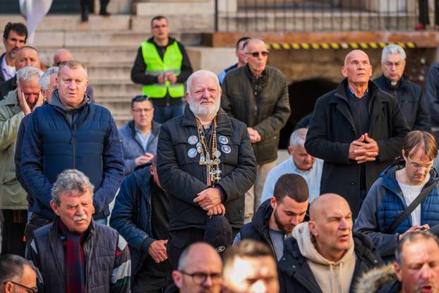 Split: Molitelji se okupili na Peristilu