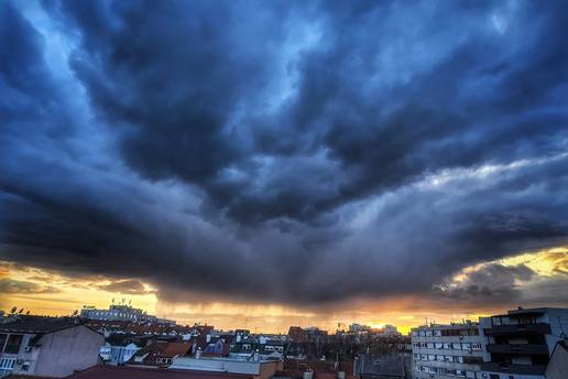 KI&Scaron;NI OBLACI IZNAD ZAGREBA Olujna bura pa &ccaron;ak i snijeg: Evo &scaron;to nas &ccaron;eka u idu&cacute;em tjednu!