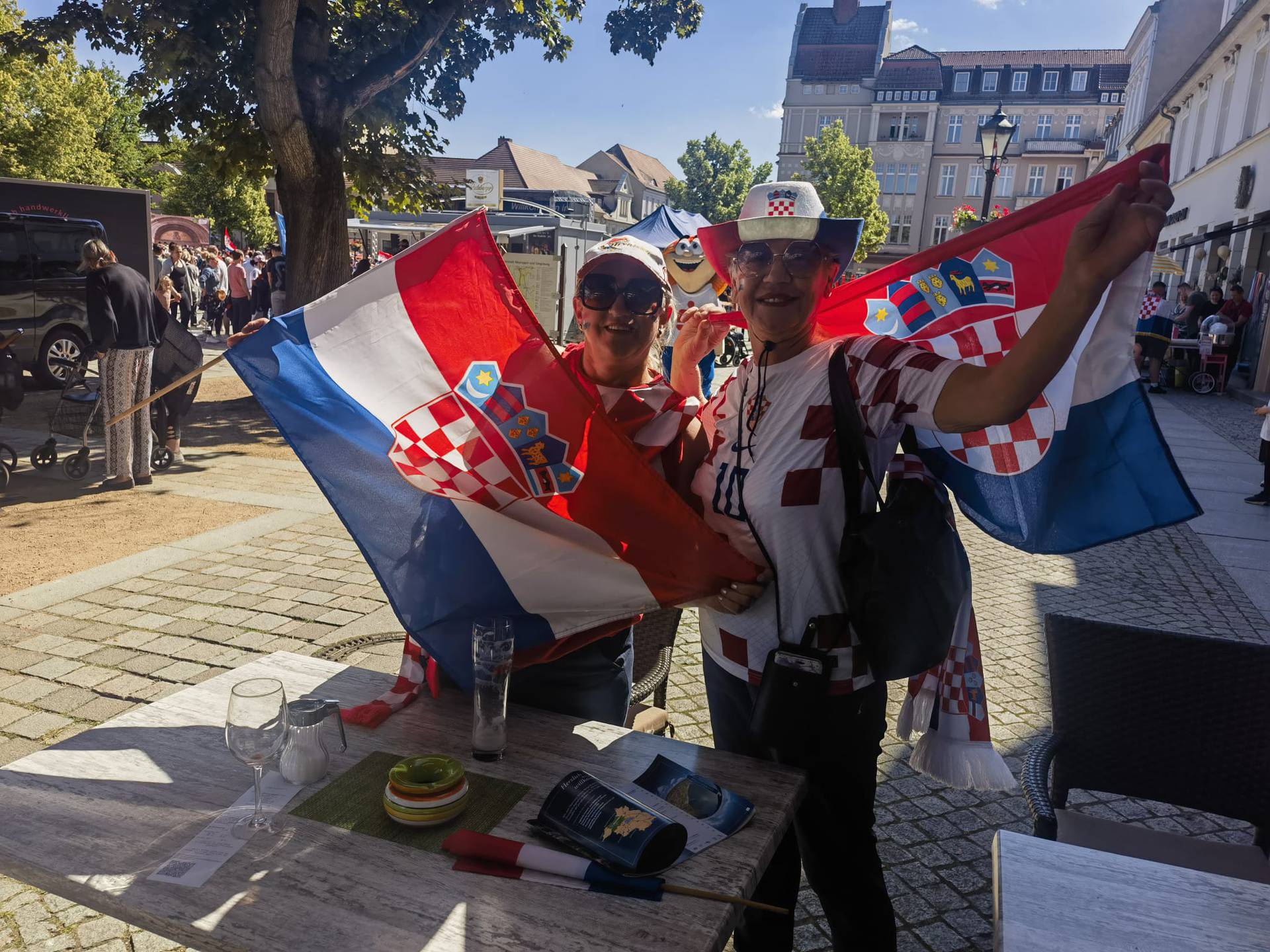 VIDEO Euforični doček Hrvatske: Šest tisuća navijača skandiralo Luki, orilo se 'Mi smo prvaci'