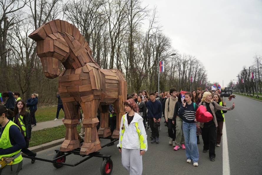 Beograd: Studenti Fakulteta likovnih umjetnosti i Fakulteta političkih znanosti izradili su Trojanskog konja 