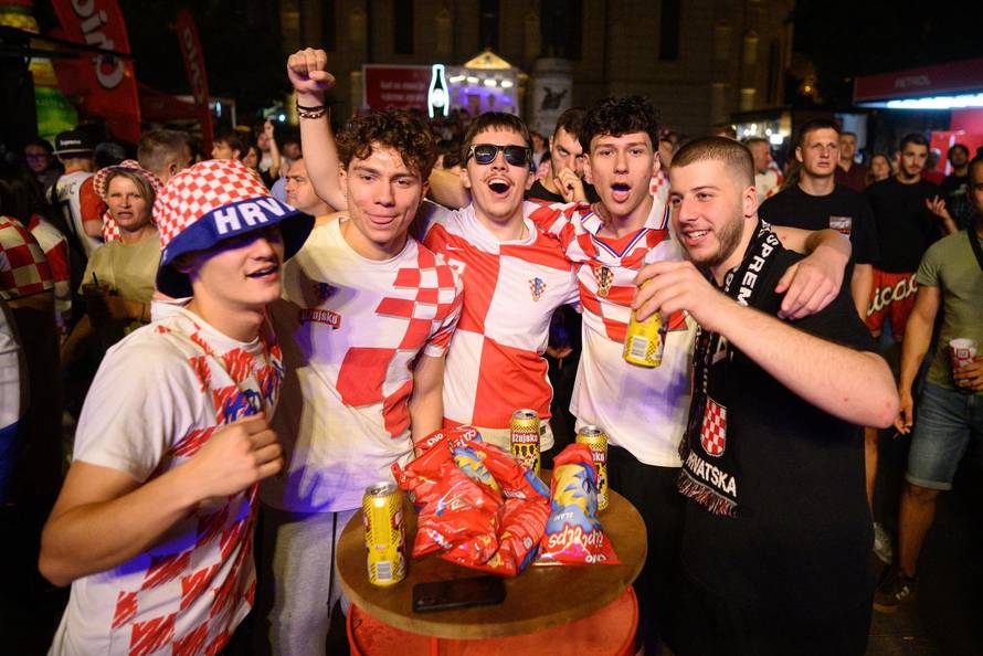 Zagreb: Navijači na Cvjetnom trgu 