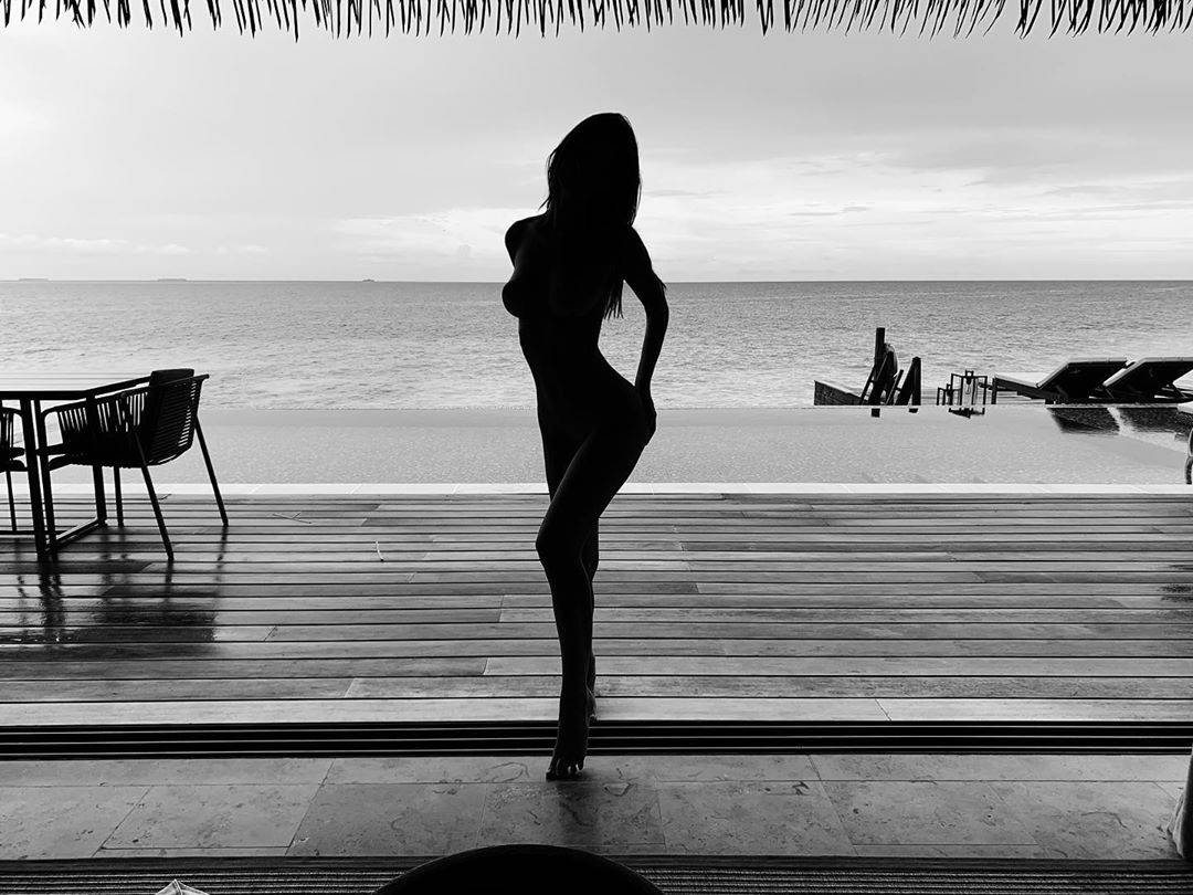Emily Ratajkowski se skinula do kraja: Uživa na Maldivima...
