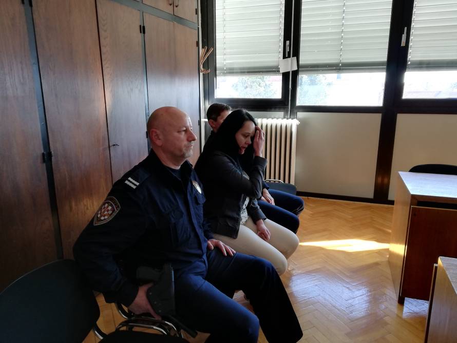 Osudili je na 10 godina: Zarila mužu nož u prsa dok je spavao