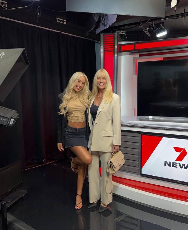 FOTO Zaludile internet! Majka i kći izgledaju identično, svi su uvjereni da su blizanke...