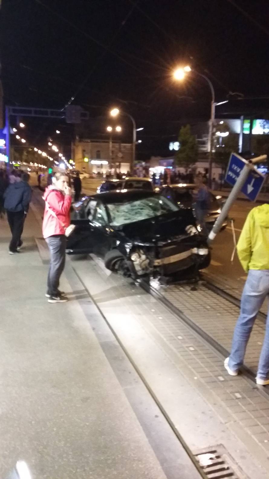 Automobilom pokosio pješake pa bježao: Poginula žena (61)